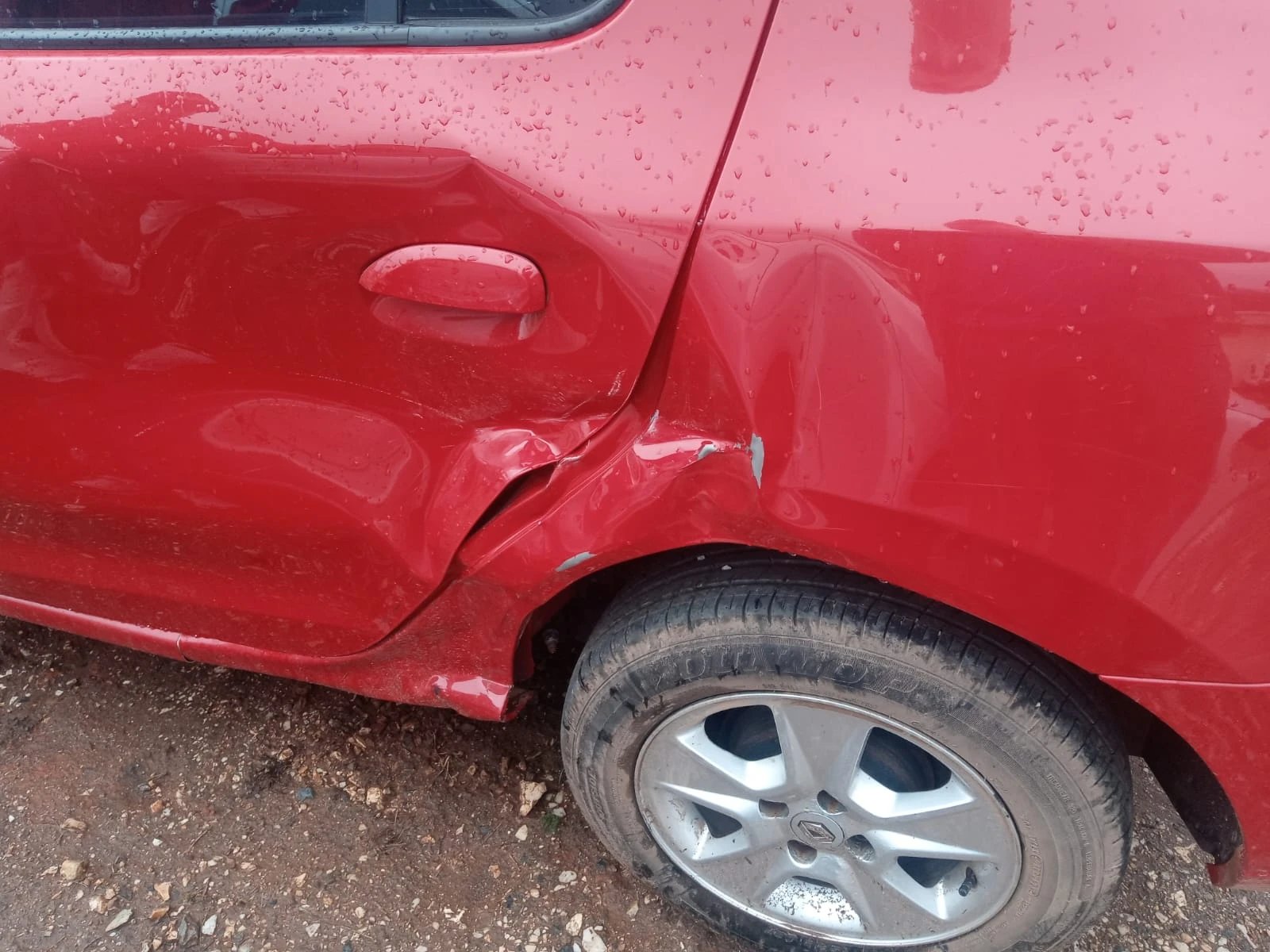 Renault Logan — como chegou (lateral traseira)