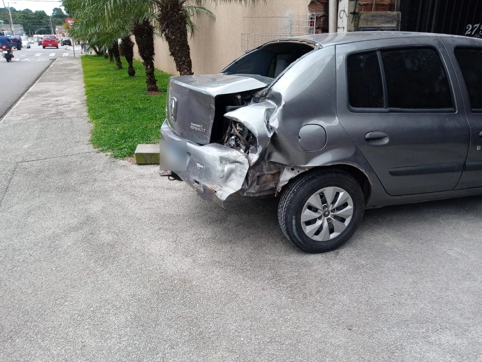 Renault Clio — como chegou (colisão traseira)